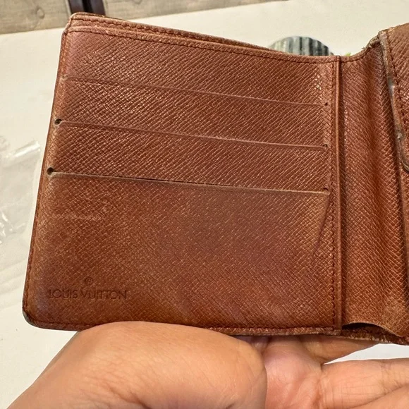 Authentic Louis Vuitton men’s wallet - Picture 8 of 12